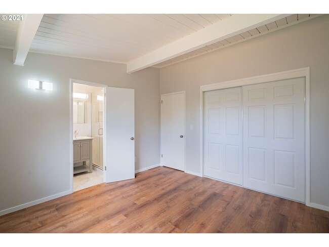 Building Photo - Gorgeous 3 Bedroom Remodel in Highly Desir...