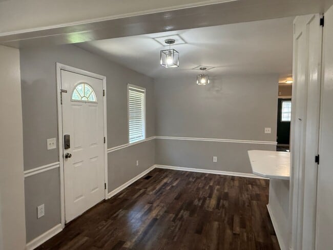Building Photo - Cute 3 Bedroom Home on over an Acre in Ope...