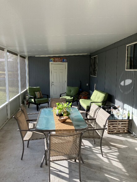 Building Photo - 1228 Chokoloskee Dr