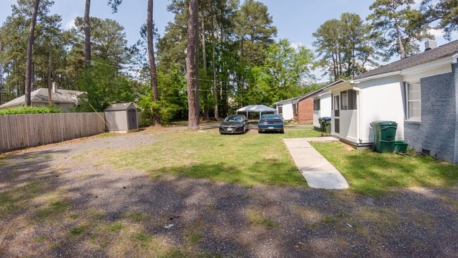Building Photo - Solid brick duplex located in Forest Acres