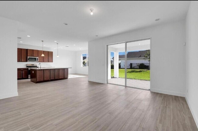 Building Photo - 4355 Leicester Ct