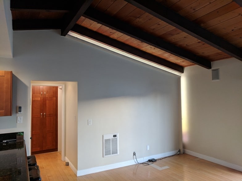 Vaulted ceilings - 141 Corona Ave