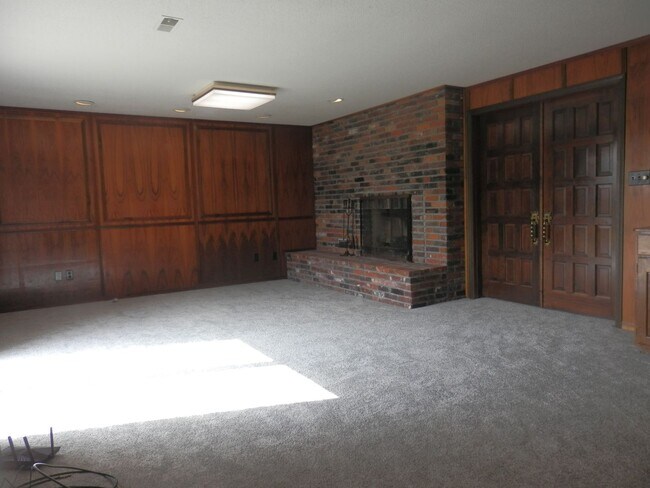Building Photo - Spectacular 5 Bed 3 Bath With Amazing View Of Number 9 Fairway at CCMO!
