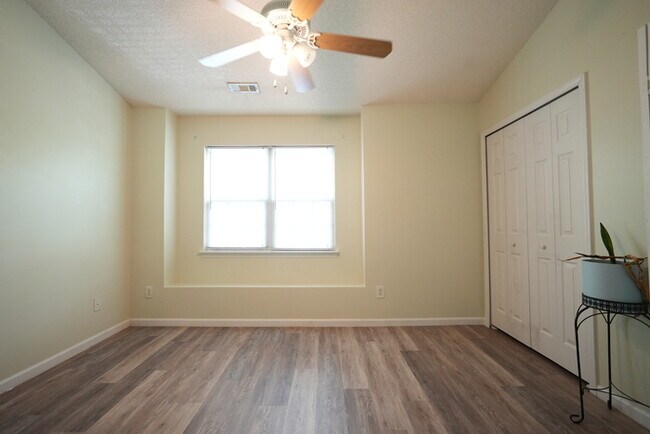 Building Photo - A charming house w/ 2 beds and 2 bath