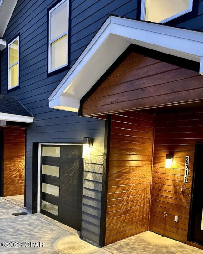 Building Photo - 2511 W 11th St