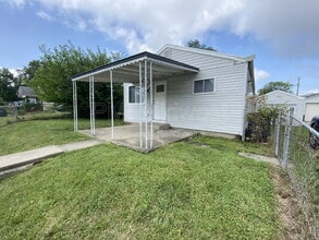 Building Photo - 815 S Calumet St