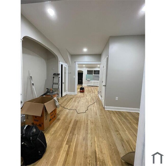 Building Photo - 3 Bedroom 3 Bathroom Home