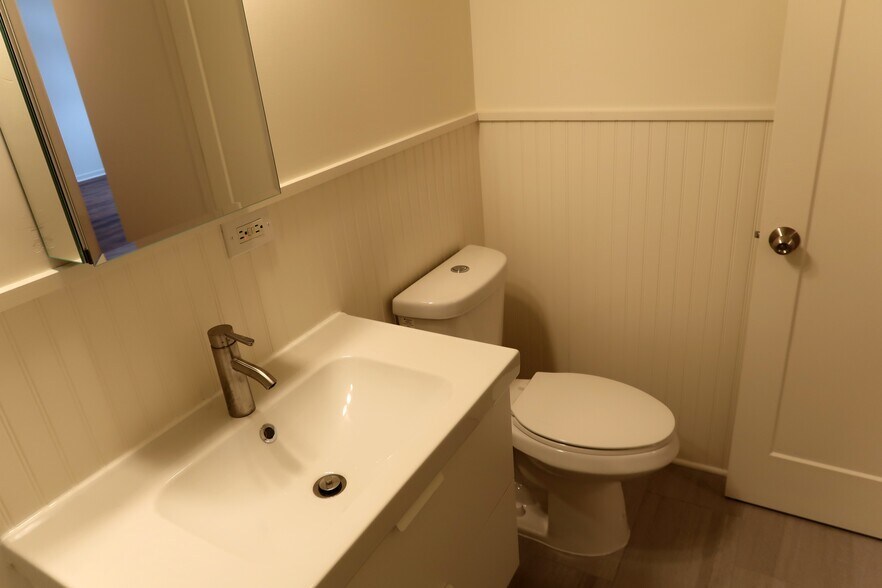 Bathroom view - 2616 Harriet Ave S #203