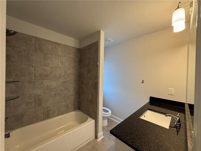 Building Photo - 345 Hellen Vly Dr