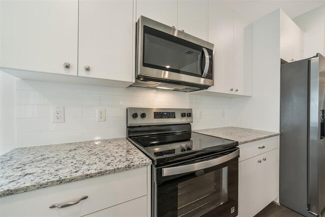 Building Photo - 11611 Moltere Dr