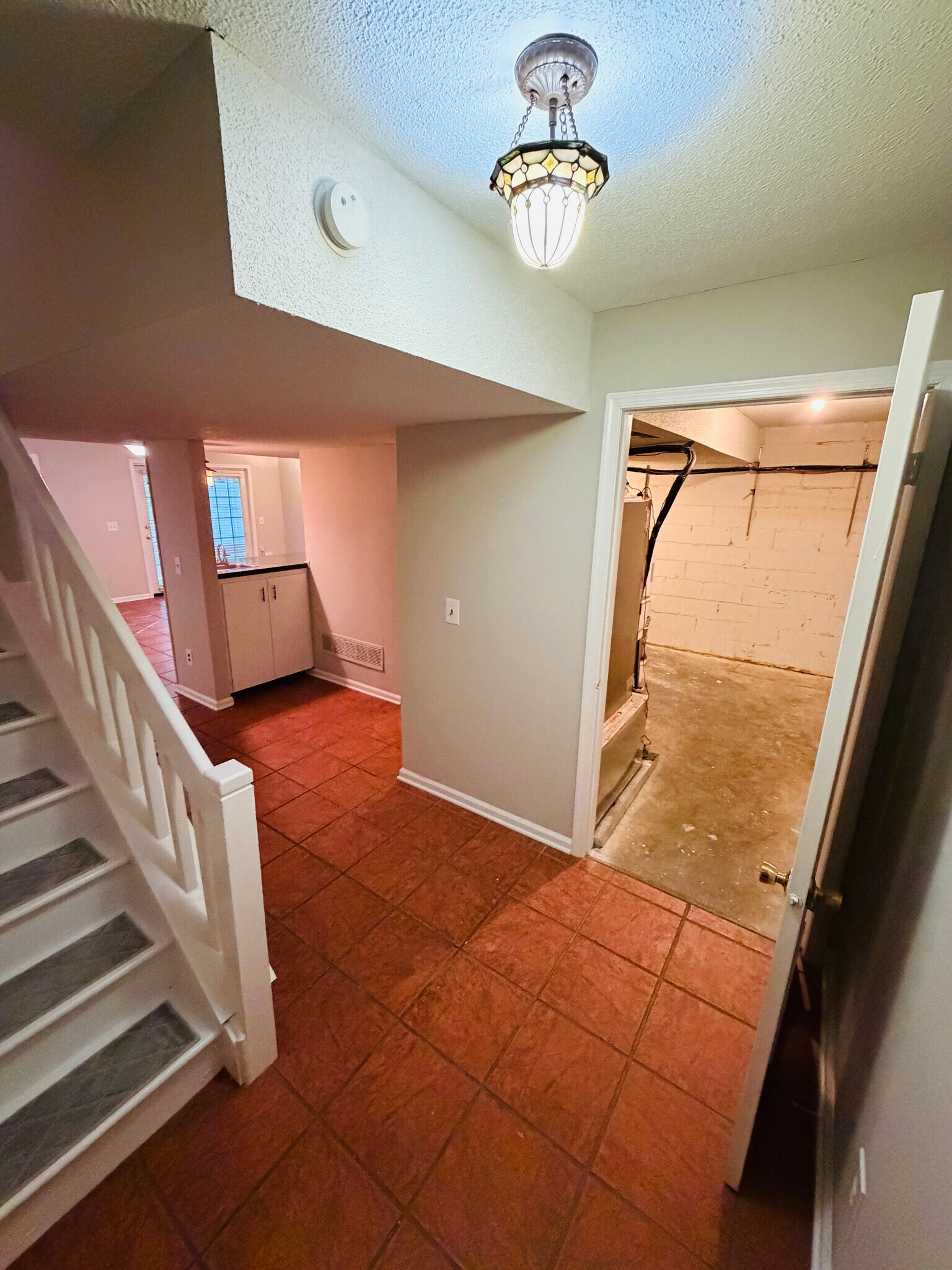 Building Photo - 5977 Dixon Dr