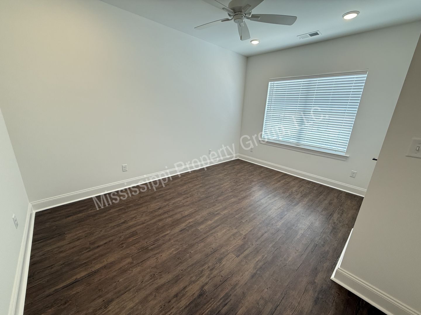 Building Photo - 620 Cottage Grv Cir