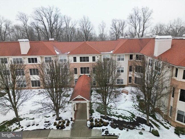 Building Photo - 2115 Ganton Green