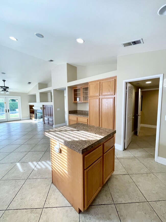 Building Photo - 79289 Paseo Del Rey