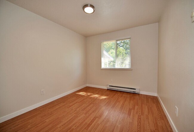Building Photo - 1526 E Mary Ln