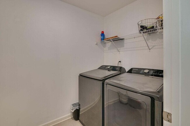 Building Photo - 262 Tahoe Drive