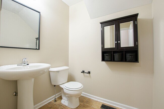 Building Photo - Pet Friendly Three Bedroom with Bonus!