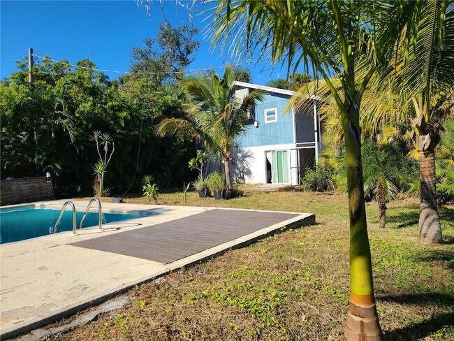 Building Photo - 6540 Lincoln Rd