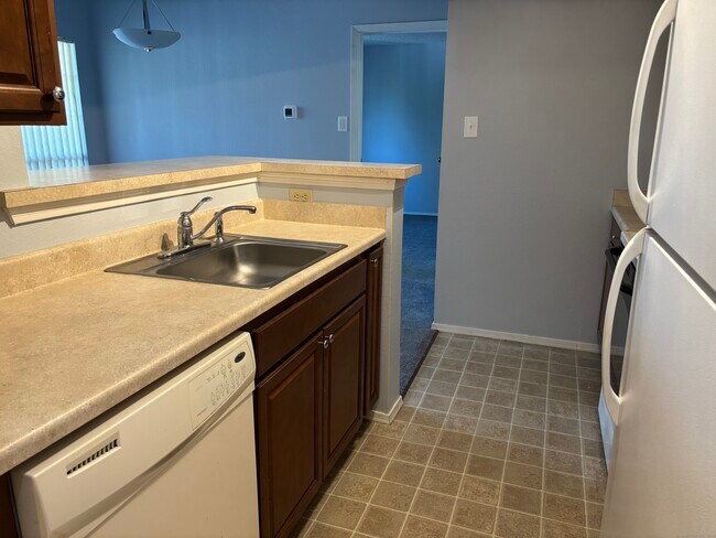 Building Photo - 110 Leafwood Ln
