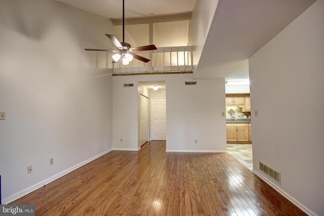 Building Photo - 133 N Park Dr