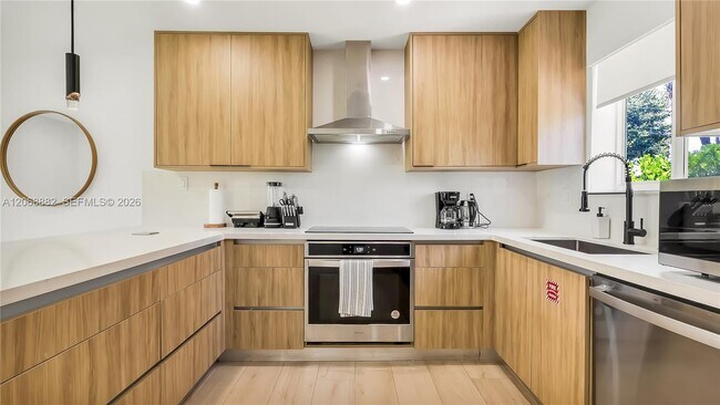 Building Photo - 1116 N 31st Ave