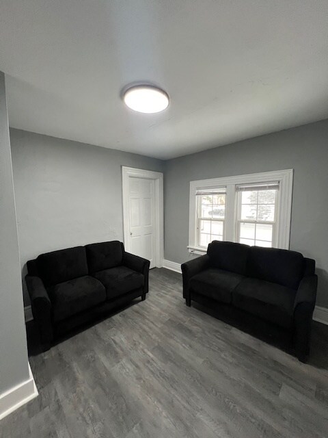 Building Photo - 1112 E Colvin St