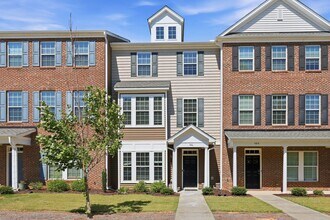 Building Photo - Modern 4BR Townhome with Washer/Dryer & Pet-Friendly Living in Morrisville!