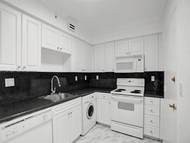 Building Photo - 2501 S Ocean Dr
