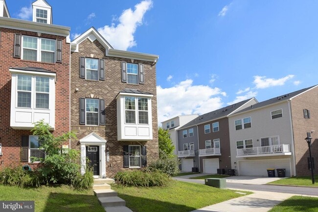 Building Photo - 9912 Vista Pointe Dr