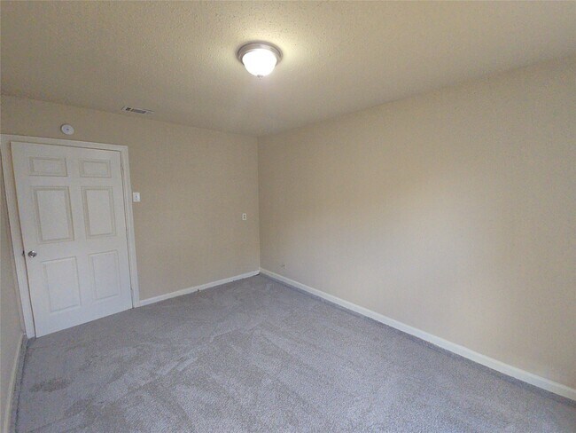 Building Photo - 919 Progreso Dr