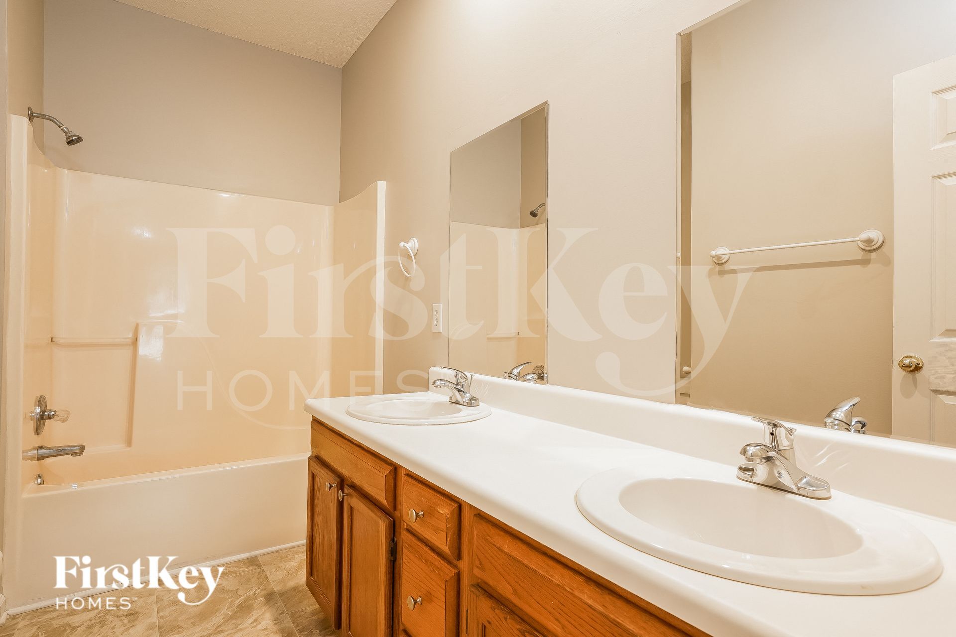 Building Photo - 6012 River Lake Cir