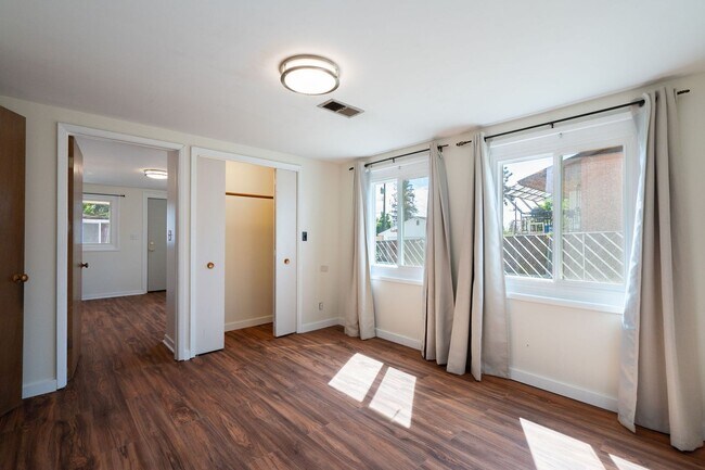 Building Photo - Gorgeous Audubon Park Home with Detached G...