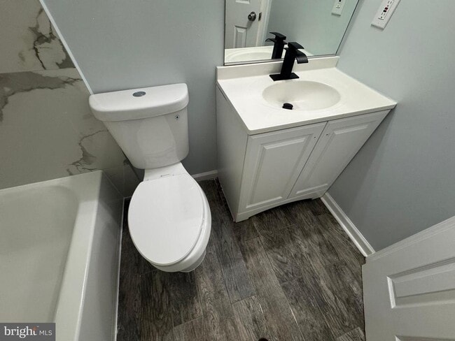 Building Photo - 6007 Rose Bay Dr