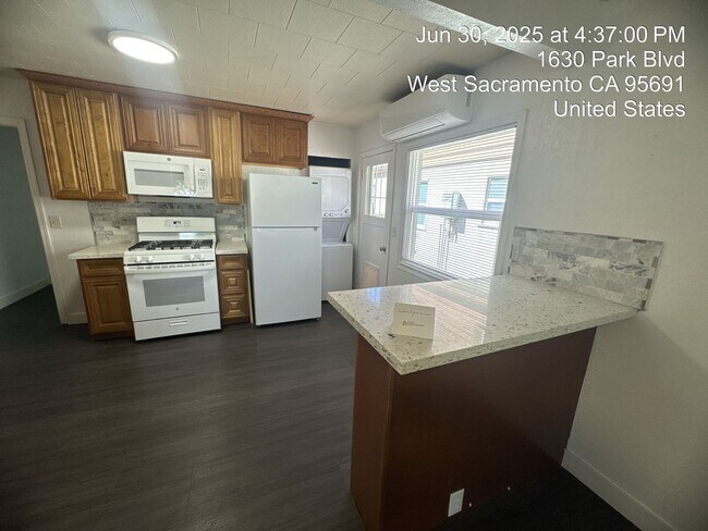 Building Photo - Cozy 1 Bedroom 1 Bath in West Sacramento