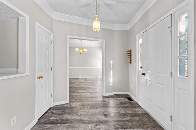 Building Photo - Three Bedroom Rental directly next to Arnall Middle School