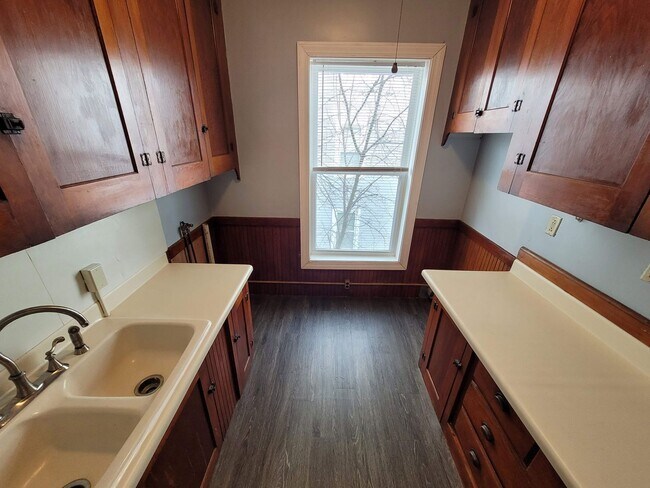 Building Photo - 145 Pine St