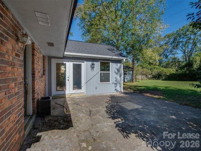 Building Photo - 709 Cooper Dr