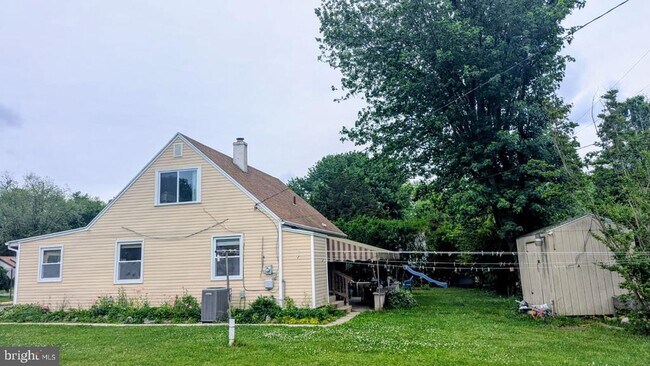 Building Photo - 101 Fairway Ct