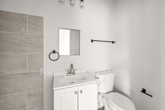 Building Photo - 518 41st St