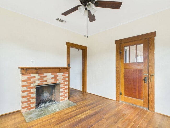 Building Photo - Beautiful Hill Country Farm House