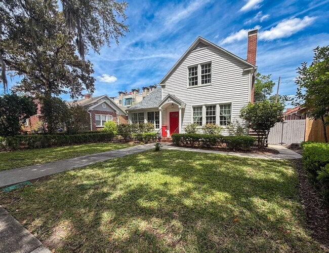 Building Photo - Luxury Historic Home Near UF | Fully Renovated 3BR/2BA with Private Yard & Premium Finishes