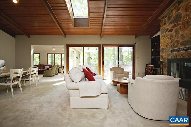 Building Photo - 32 Dogleg Rd