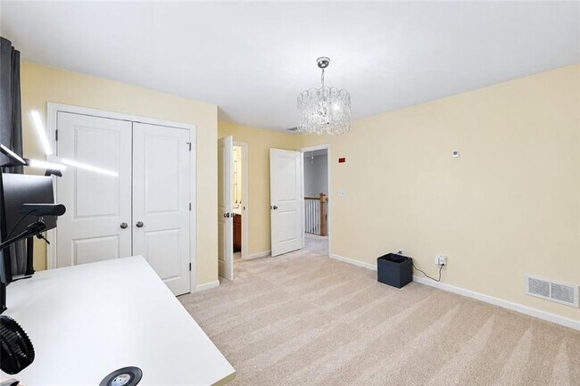 Building Photo - 2540 Village Creek Landing SE