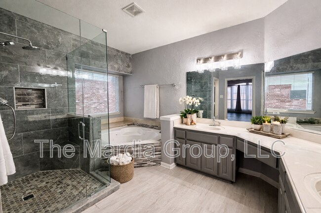 Building Photo - 7236 Tolosa