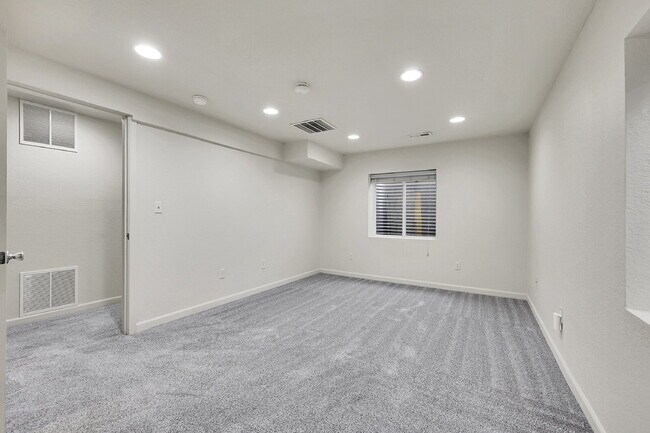 Building Photo - $2,800 - 4 Bed, 3.5 Bath Home in CO Spring...