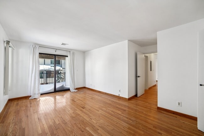 Building Photo - 1491 John St