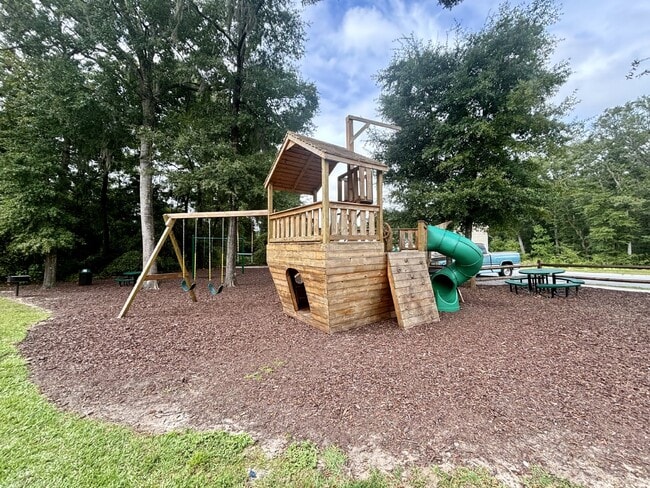 Building Photo - Four-Bedroom Home for Rent in Palmetto Poi...