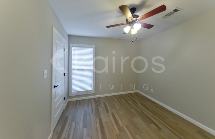 Building Photo - 102 White Water Ln