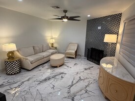 Building Photo - 1104 Observation Dr