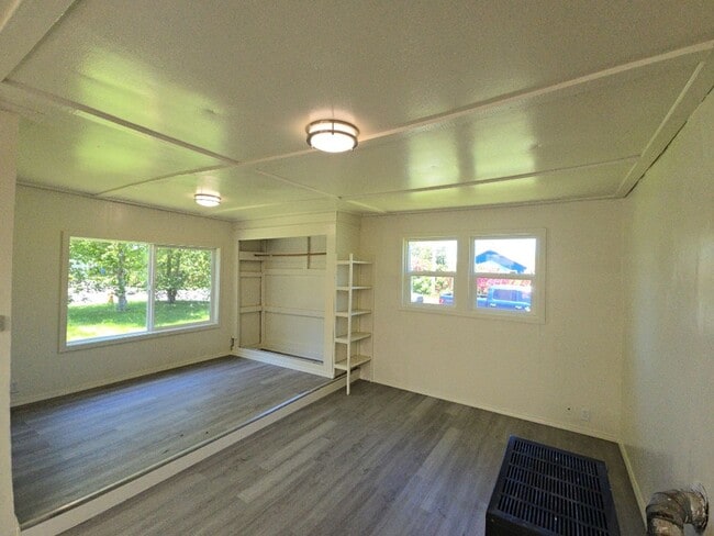 Building Photo - Studio cottage near Cal Poly Humboldt offers remodeled interior